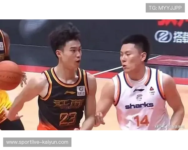 上海队对阵江苏队圣诞夜焦点战，王哲林内线发挥成关键